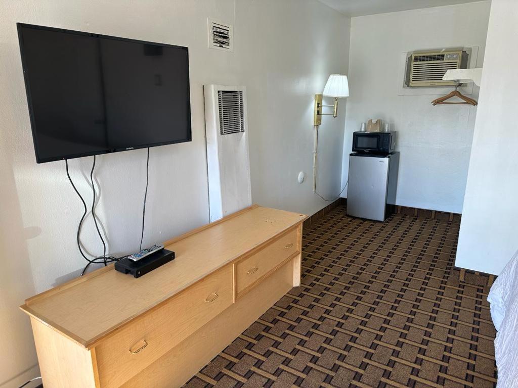 Ski'S Western Motel Great Falls Buitenkant foto