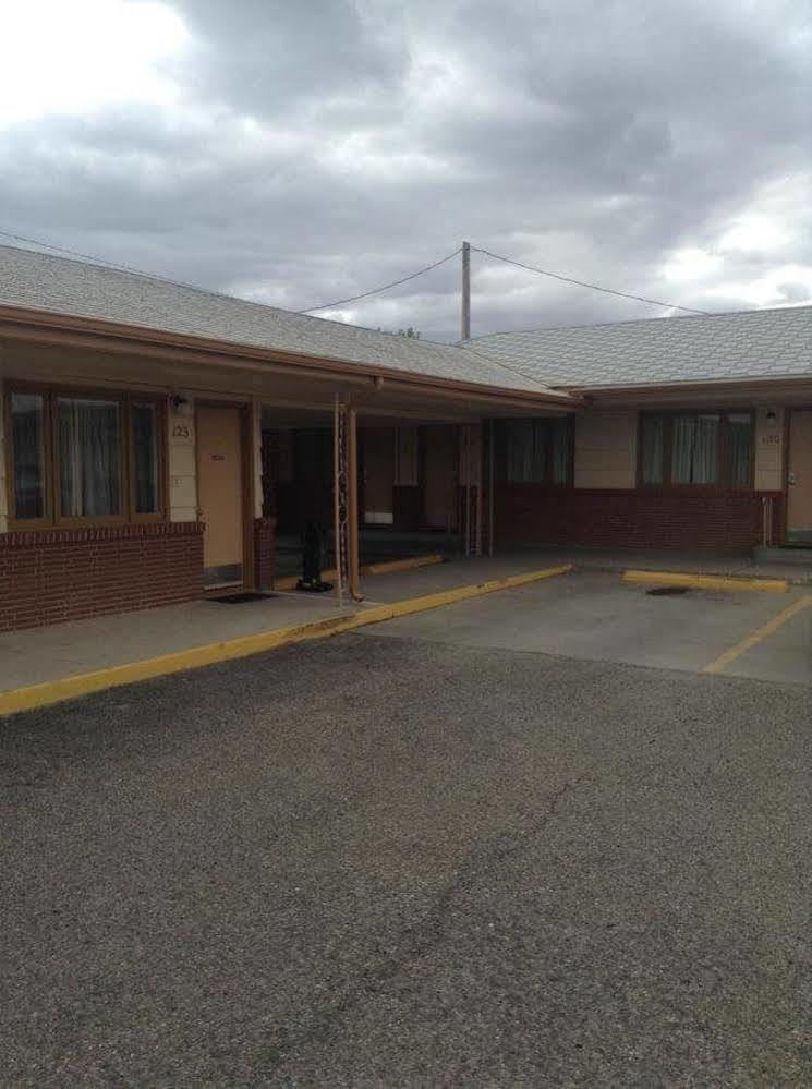 Ski'S Western Motel Great Falls Buitenkant foto